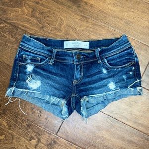Abercrombie & Fitch distressed jean short